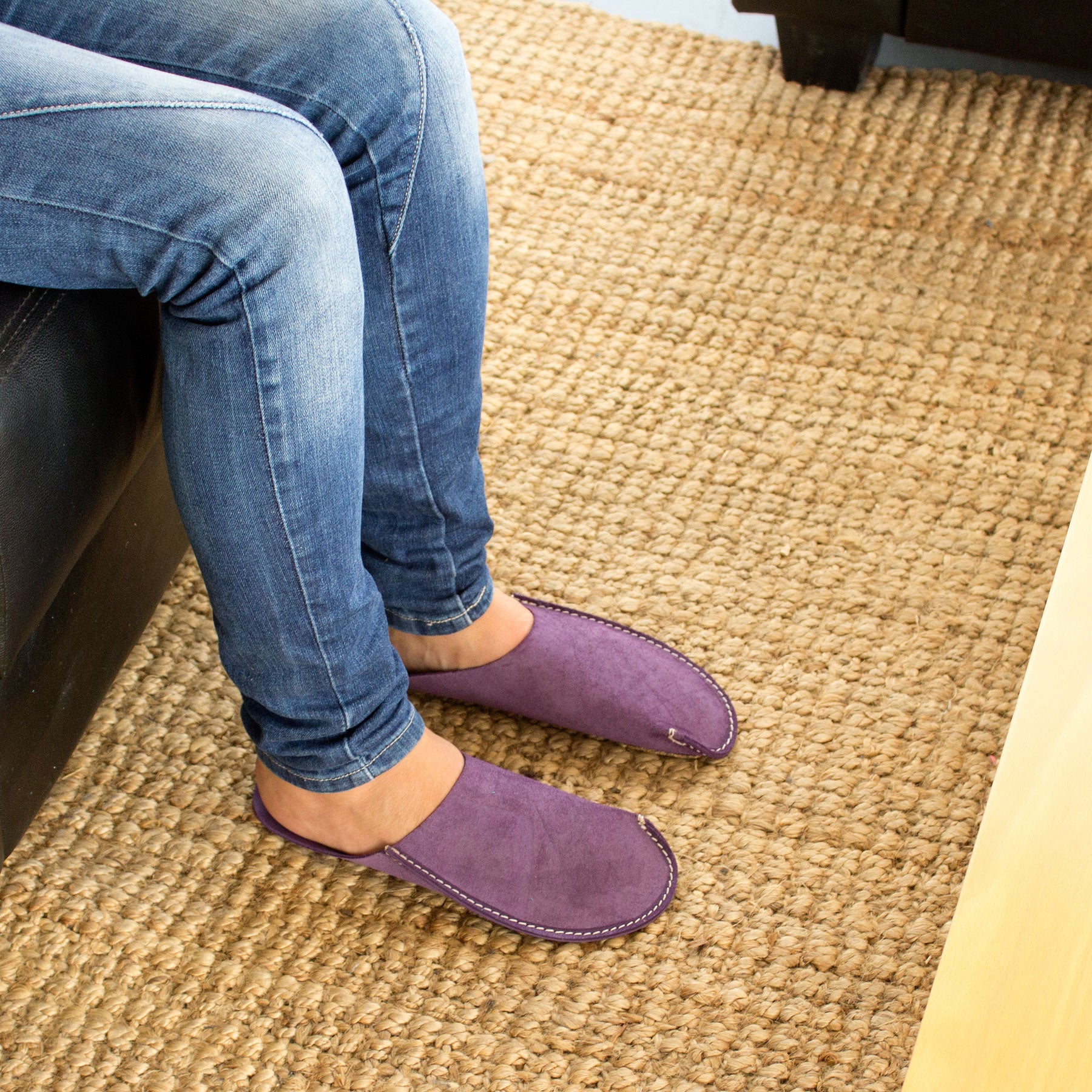 Minimalist best sale house slippers